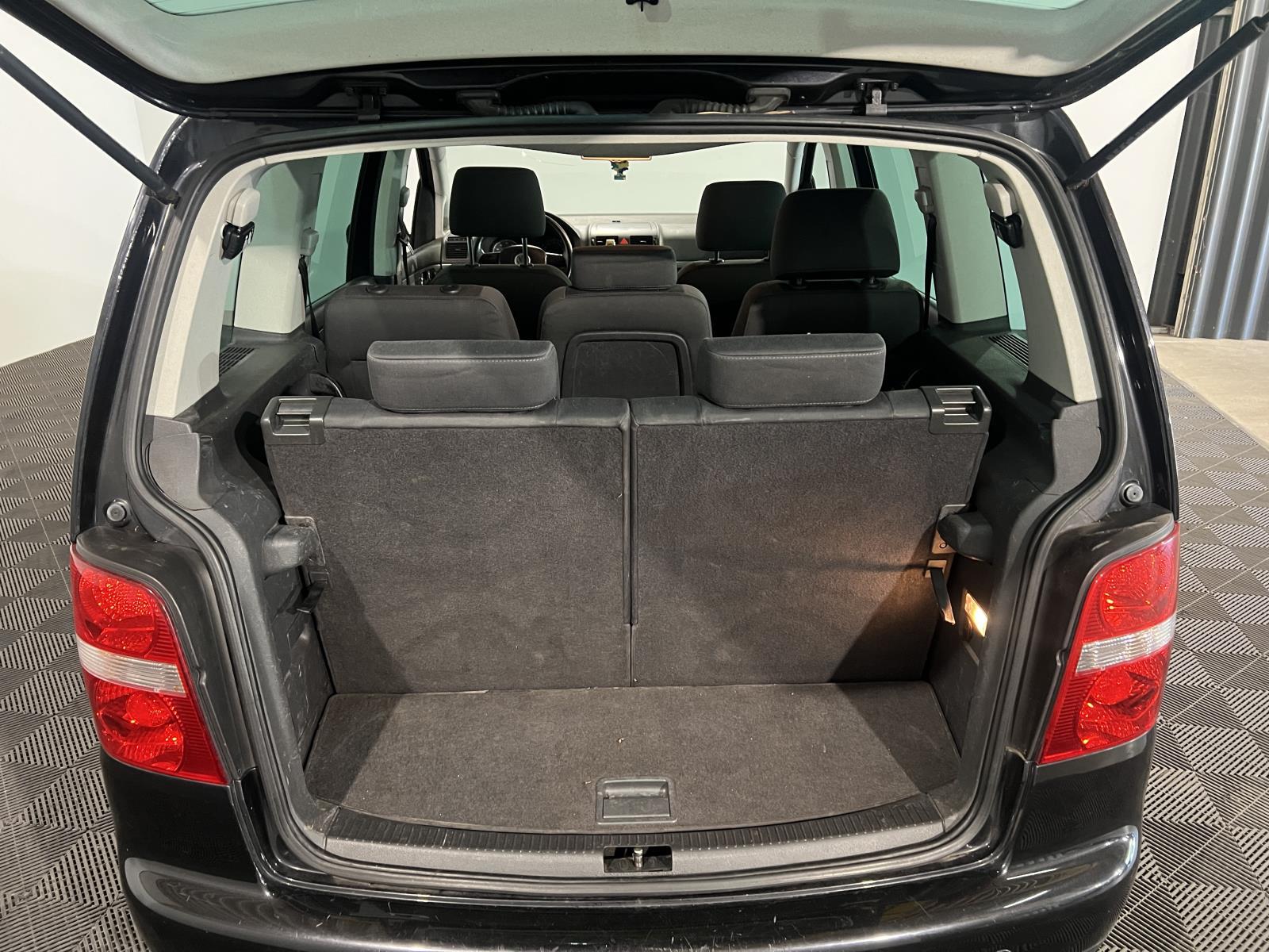 Volkswagen | Touran | 2.0-16V FSI Highline | 2004 | 283.301 km | 49PJJG | Logisch