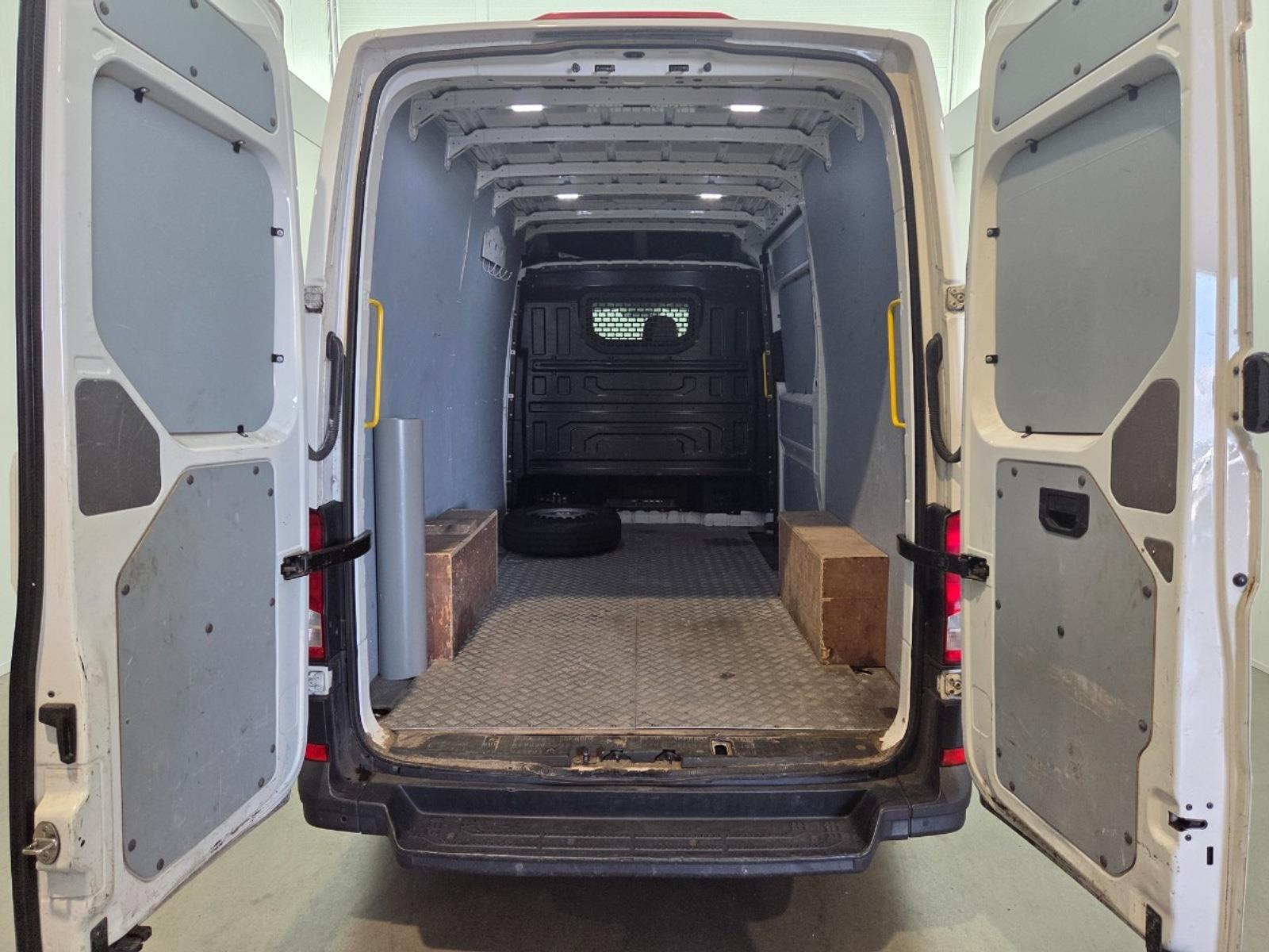 Volkswagen Crafter 35 2.0 TDI L3H3 DC Trendline | 2018 | 181.960 km | Automaat | VZB58F | NAP: Geen oordeel
