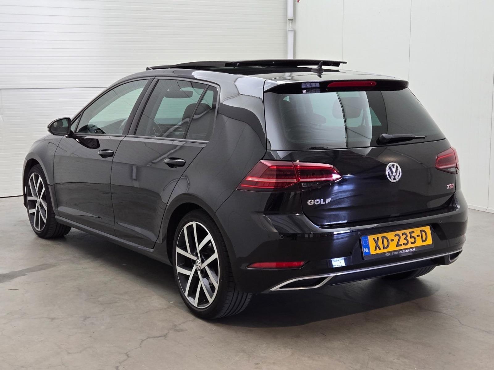 Volkswagen Golf 1.4 TSI Highline Business R | 2017 | 179,989 km | Automatic | XD235D | NAP: No rating