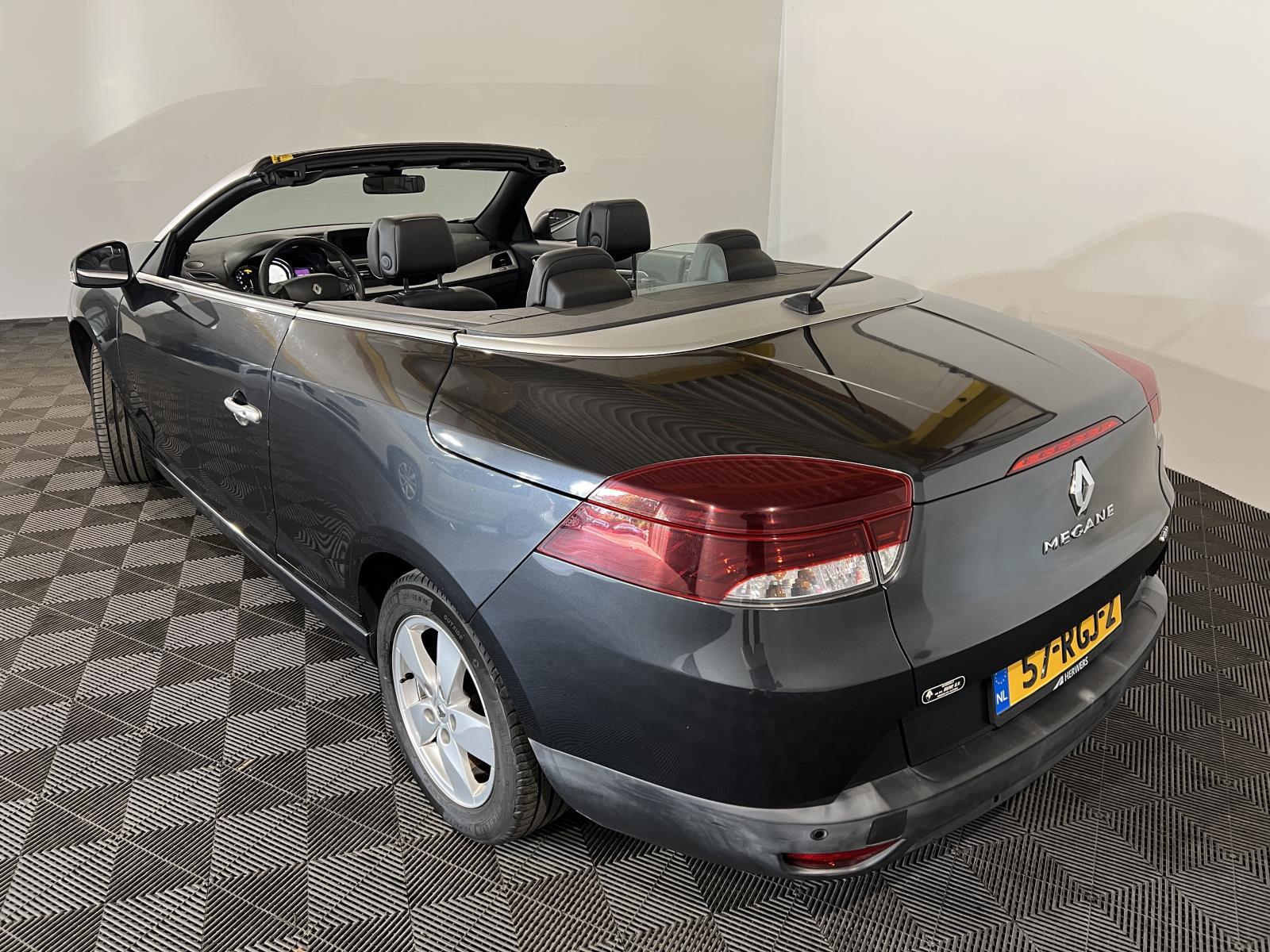 Renault | Mégane Coupé-Cabriolet Automatic | 1.5 dCi Dynamique | 2010 | 129,453 km | 57RGJ2 | No rating