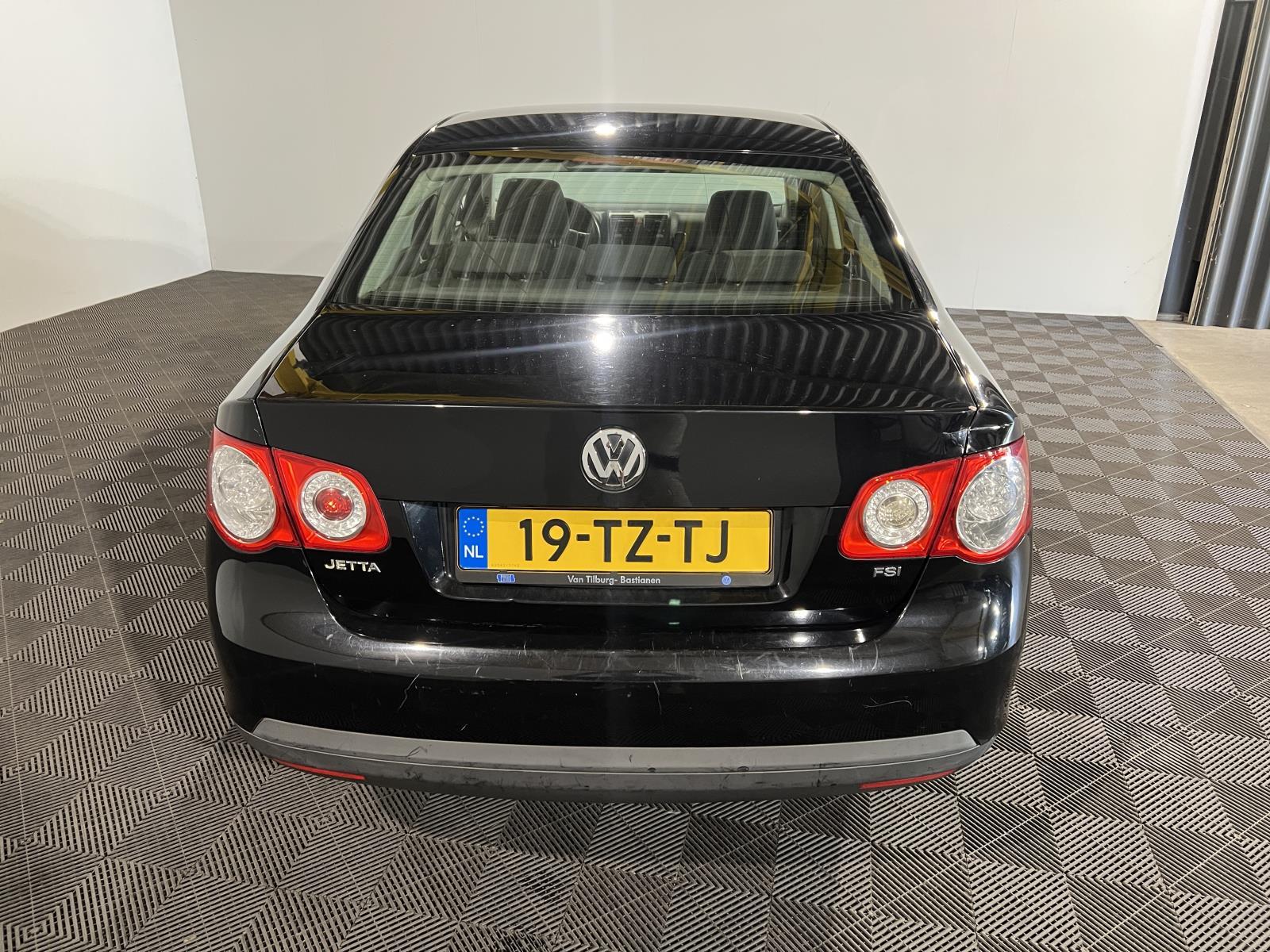 Volkswagen | Jetta | 1.6 FSI Comfortline Business | 2007 | 277.892 km | 19TZTJ | Logisch