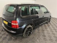 Volkswagen | Touran | 2.0-16V FSI Highline | 2004 | 283.301 km | 49PJJG | Logisch