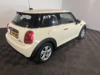 Mini | Mini | 1.5 One D Business | 2017 | 142.759 km | T399NN | Geen oordeel