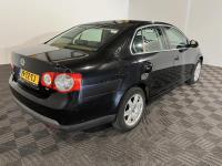 Volkswagen | Jetta | 1.6 FSI Comfortline Business | 2007 | 277.892 km | 19TZTJ | Logisch