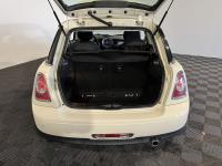 Mini | Mini | 1.6 One Holland Street | 2013 | 145.379 km | 8SVD74 | Logisch