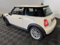 Mini | Mini | 1.6 One Holland Street | 2013 | 145.379 km | 8SVD74 | Logisch