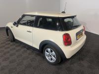 Mini | Mini | 1.5 One D Business | 2017 | 142.759 km | T399NN | Geen oordeel