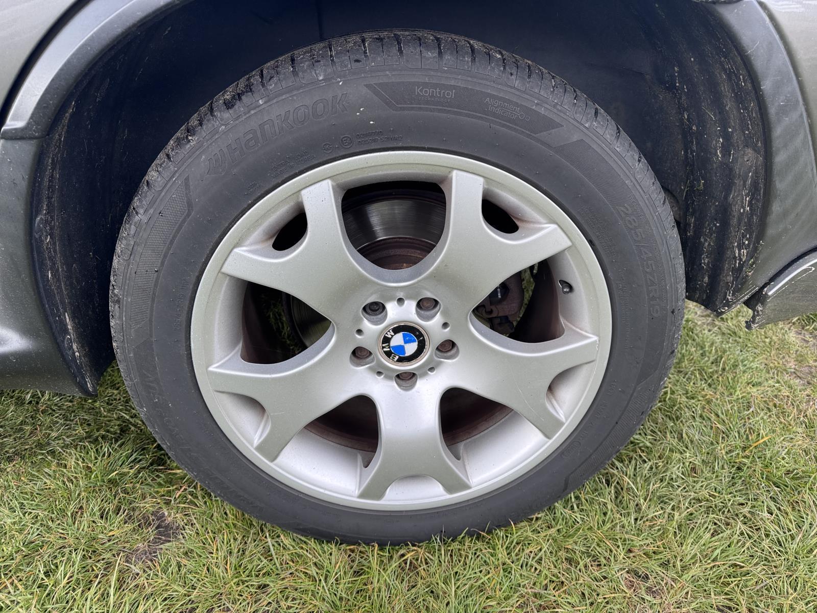BMW | X5 | 4.4i High Executive | 2004 | 249.995 km | 77PJXH | Logisch