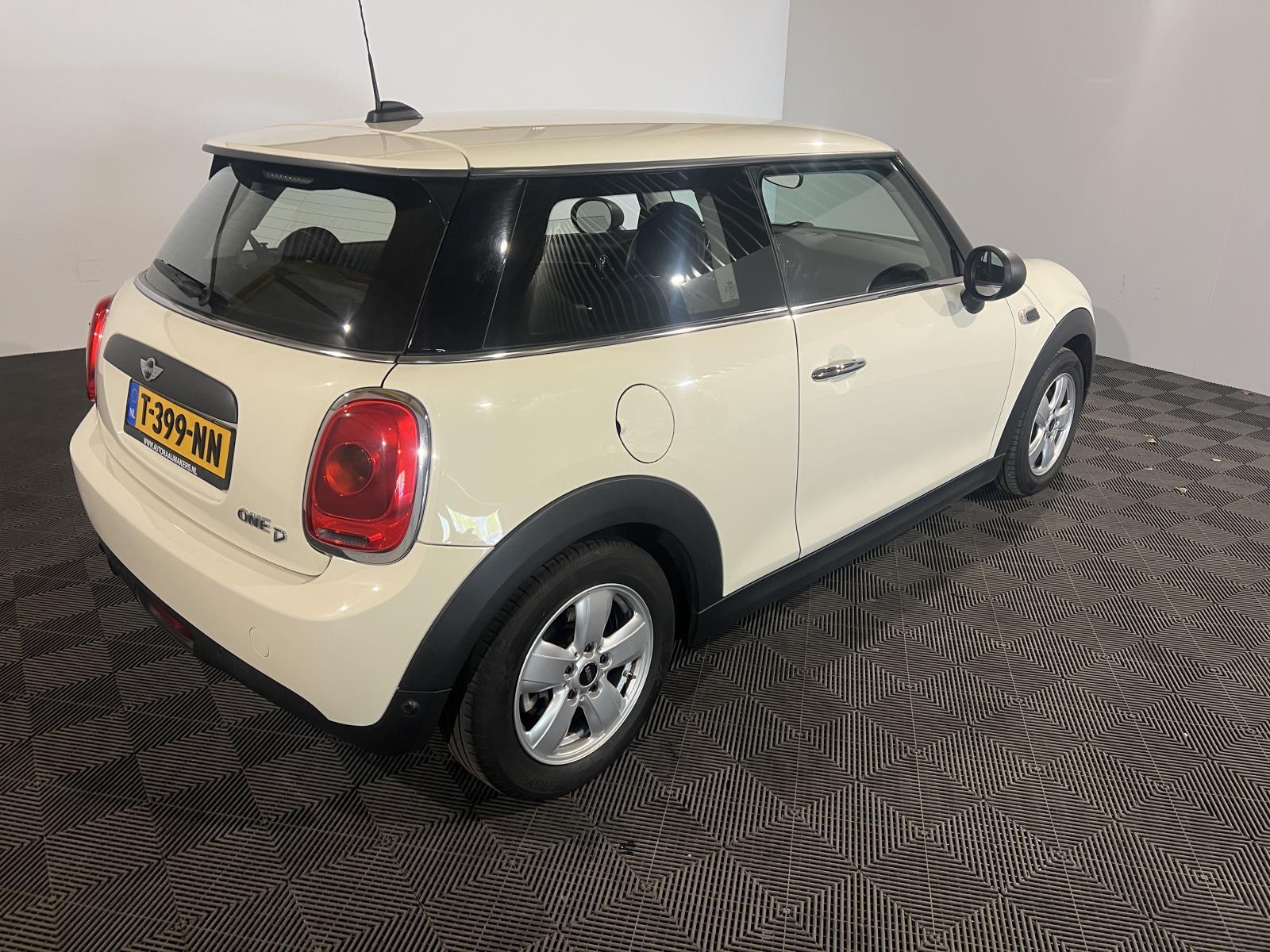 Mini | Mini | 1.5 One D Business | 2017 | 142.759 km | T399NN | Geen oordeel