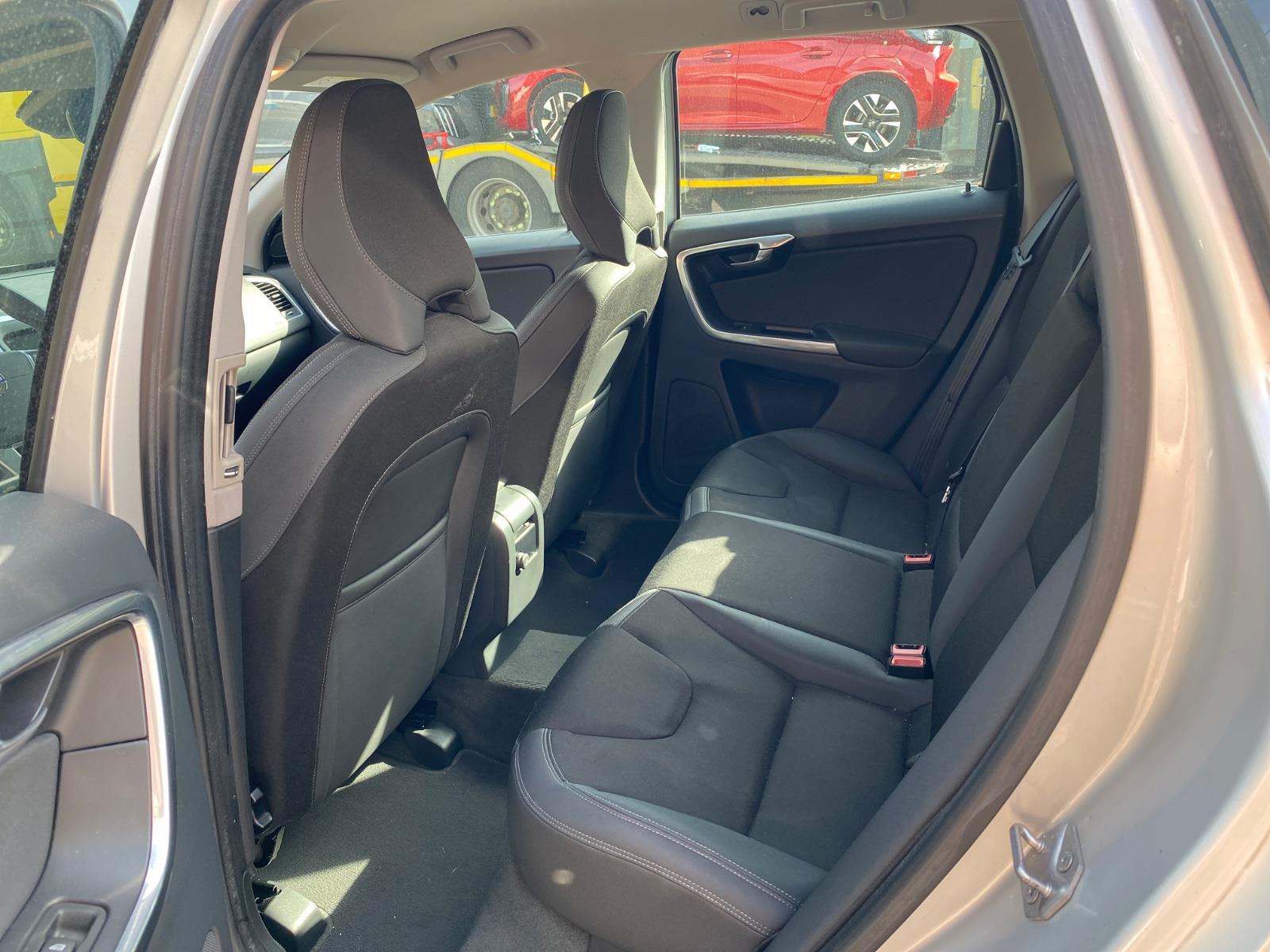 Volvo XC60 2.0 D4 FWD Momentum | 2014 | 165,226 km | Automatic | XD725K | NAP: No rating