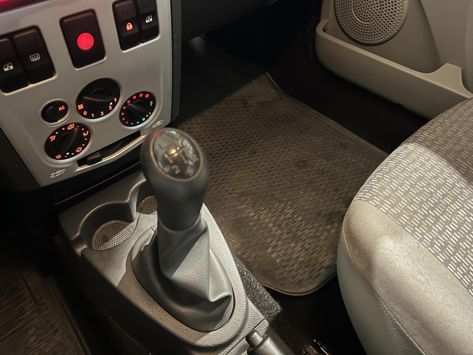 Dacia | Logan MCV | 1.6-16V Lauréate | 2007 | 193.543 km | 49ZBPS | Logisch