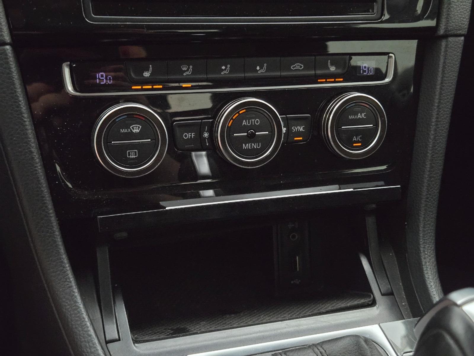Volkswagen Golf 1.6 TDI Highline | 2014 | 202,590 km | Automatic | 9XNR83 | NAP: Makes sense