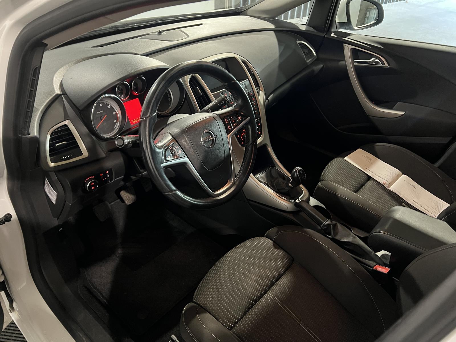Opel | Astra Sports Tourer | 1.7 CDTi Cosmo | 2013 | 287.573 km | 3KZH70 | Logisch