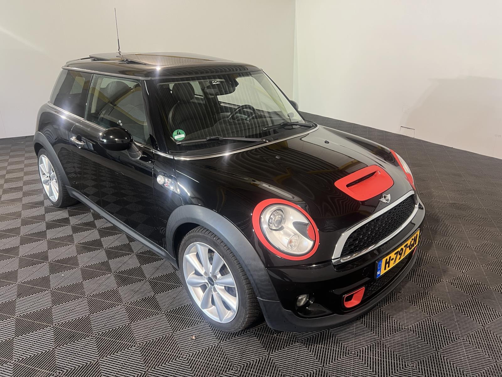 MINI | 3-Door | 1.6 Cooper S Chili | 2011 | 177,178 km | H797GH | No rating