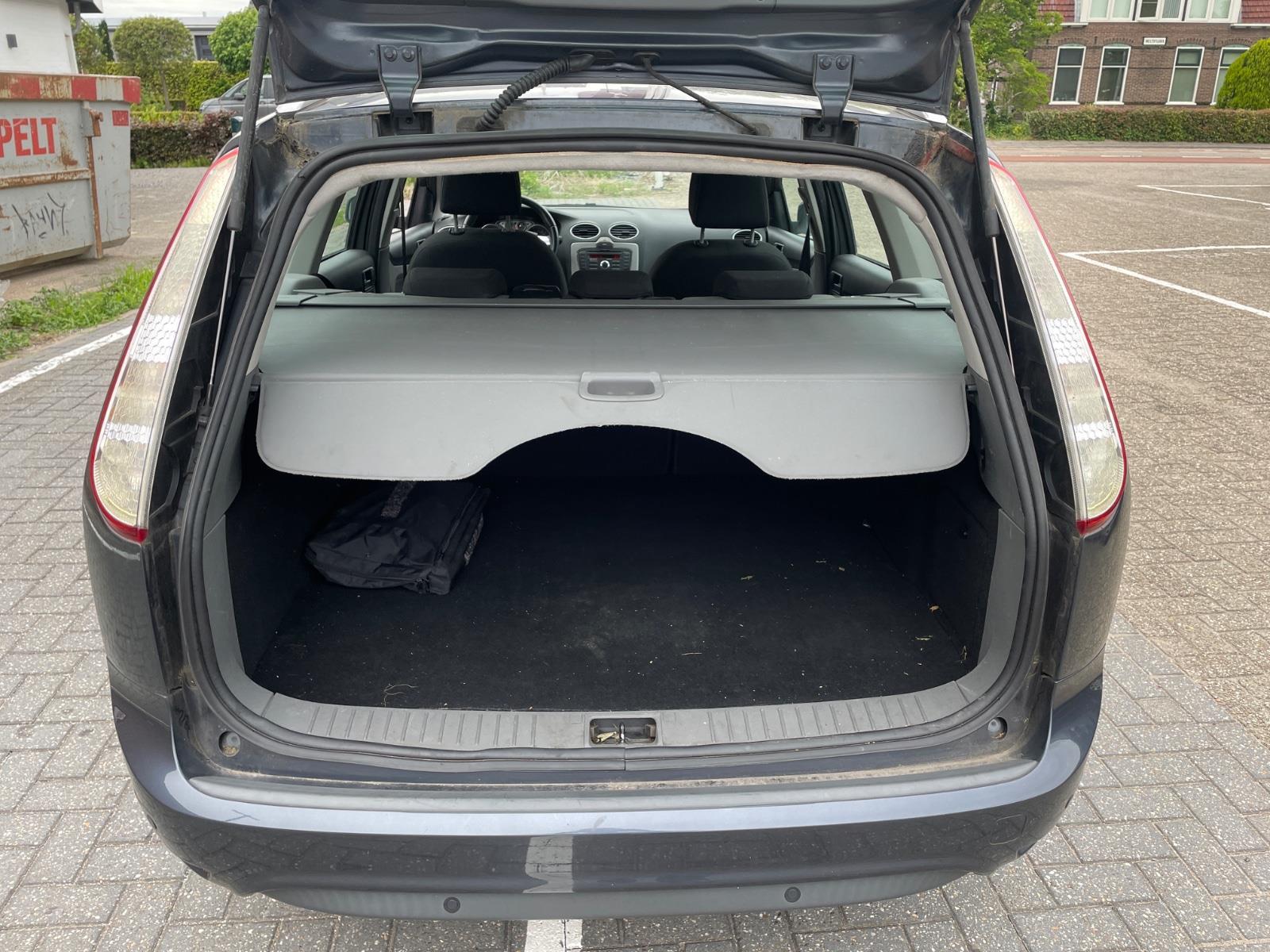 Ford Focus Wagon 1.6 Comfort Stationwagen | 2011 | 217.342 km | 98RDG6 | NAP: Logisch