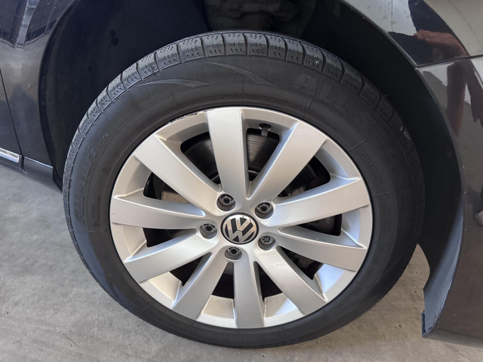 Volkswagen | Passat | 1.4 TSI Highline BlueMotion | 2011 | 237,860 km | L696LS | No rating