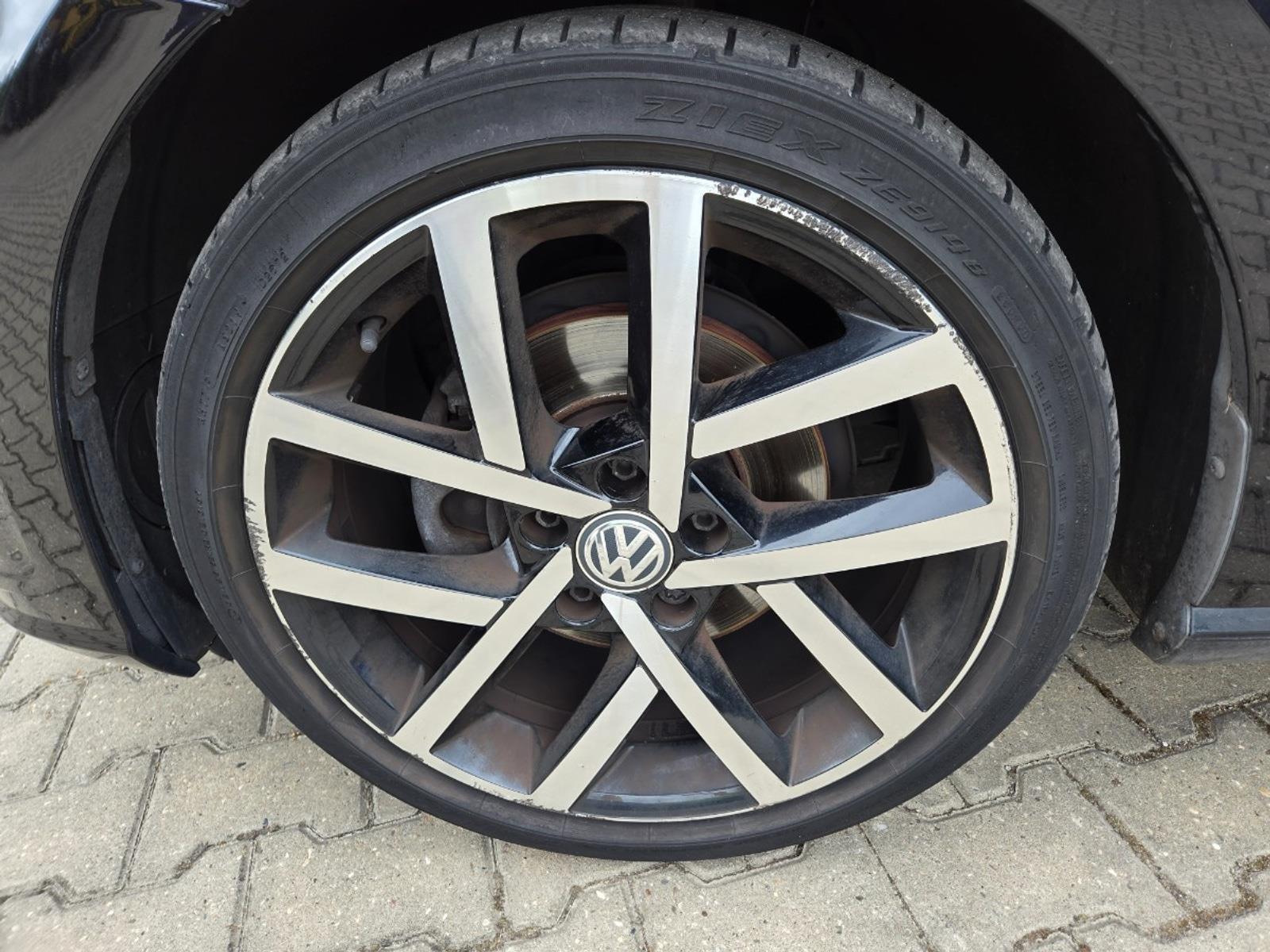 Volkswagen Golf 1.4 TSI Highline Business R | 2017 | 179,989 km | Automatic | XD235D | NAP: No rating