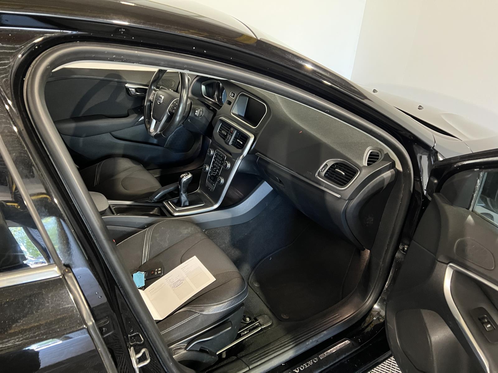 Volvo | V40 | 2.0 D2 Momentum | 2015 | 276.233 km | GG354K | Logisch