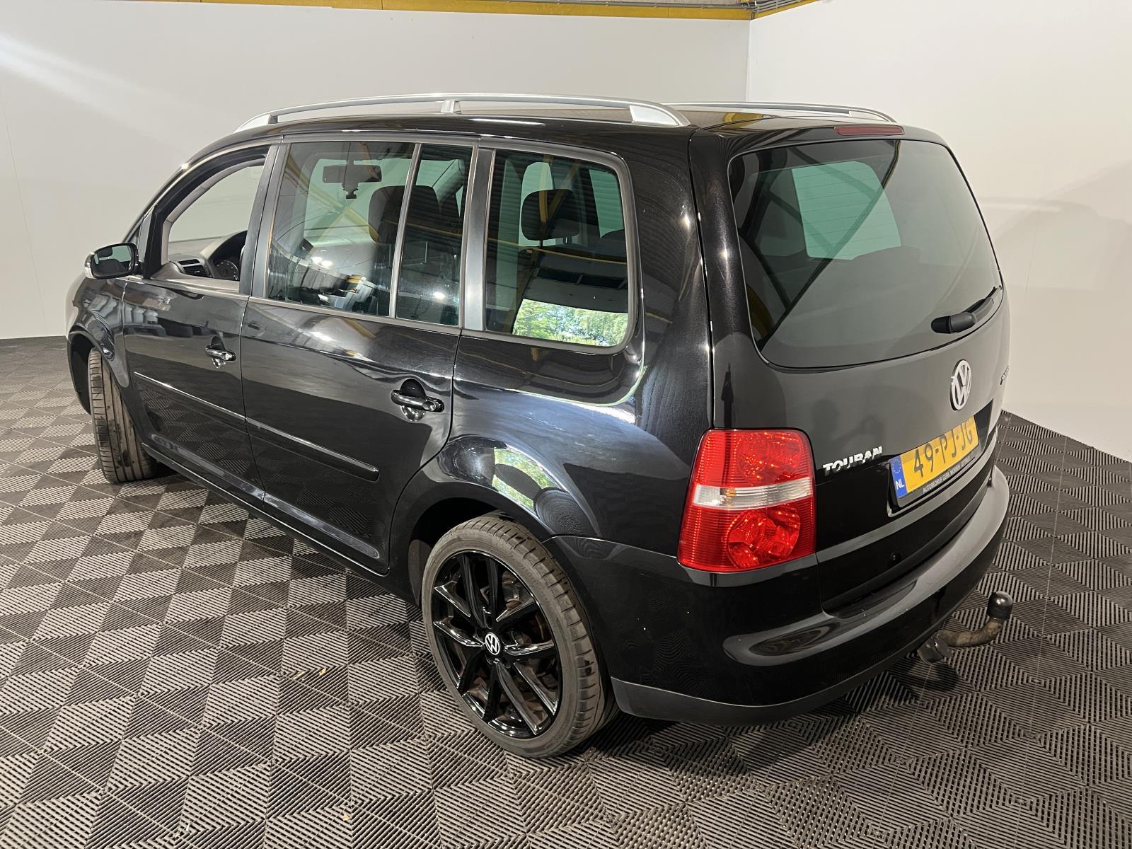Volkswagen | Touran | 2.0-16V FSI Highline | 2004 | 283.301 km | 49PJJG | Logisch