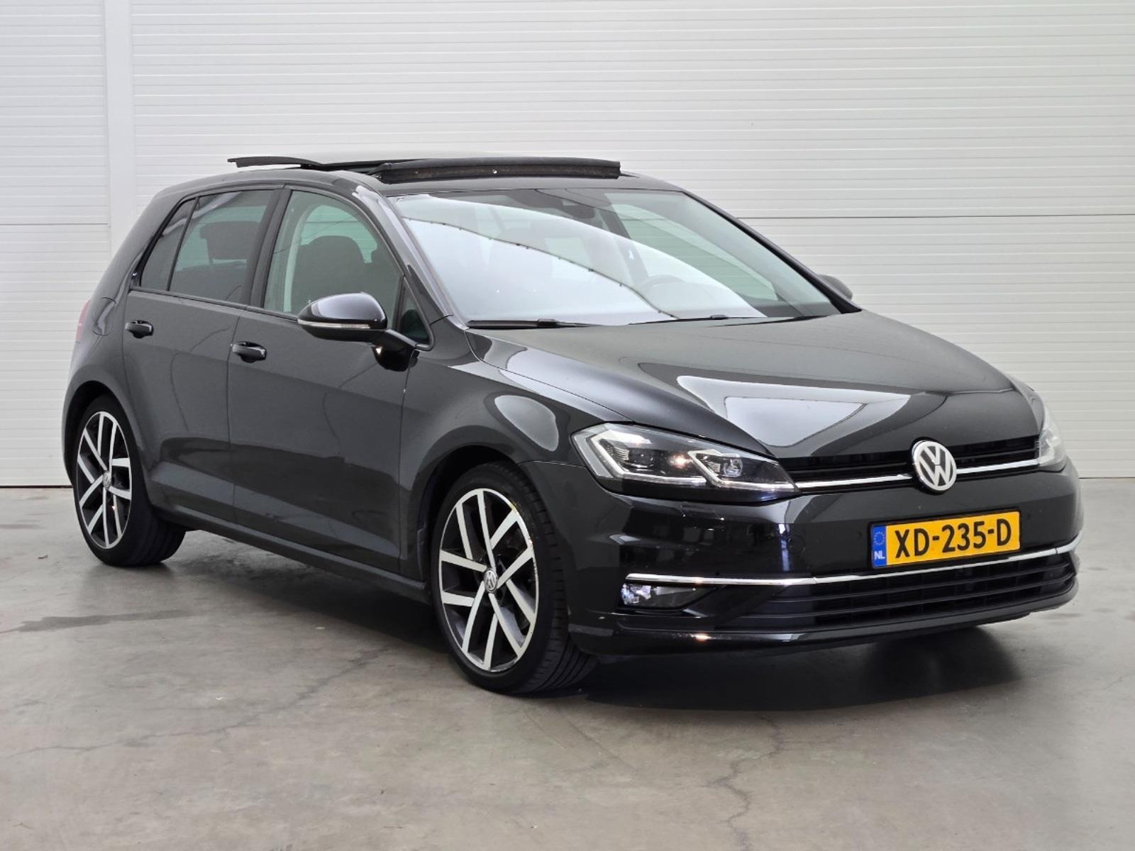Volkswagen Golf 1.4 TSI Highline Business R | 2017 | 179,989 km | Automatic | XD235D | NAP: No rating