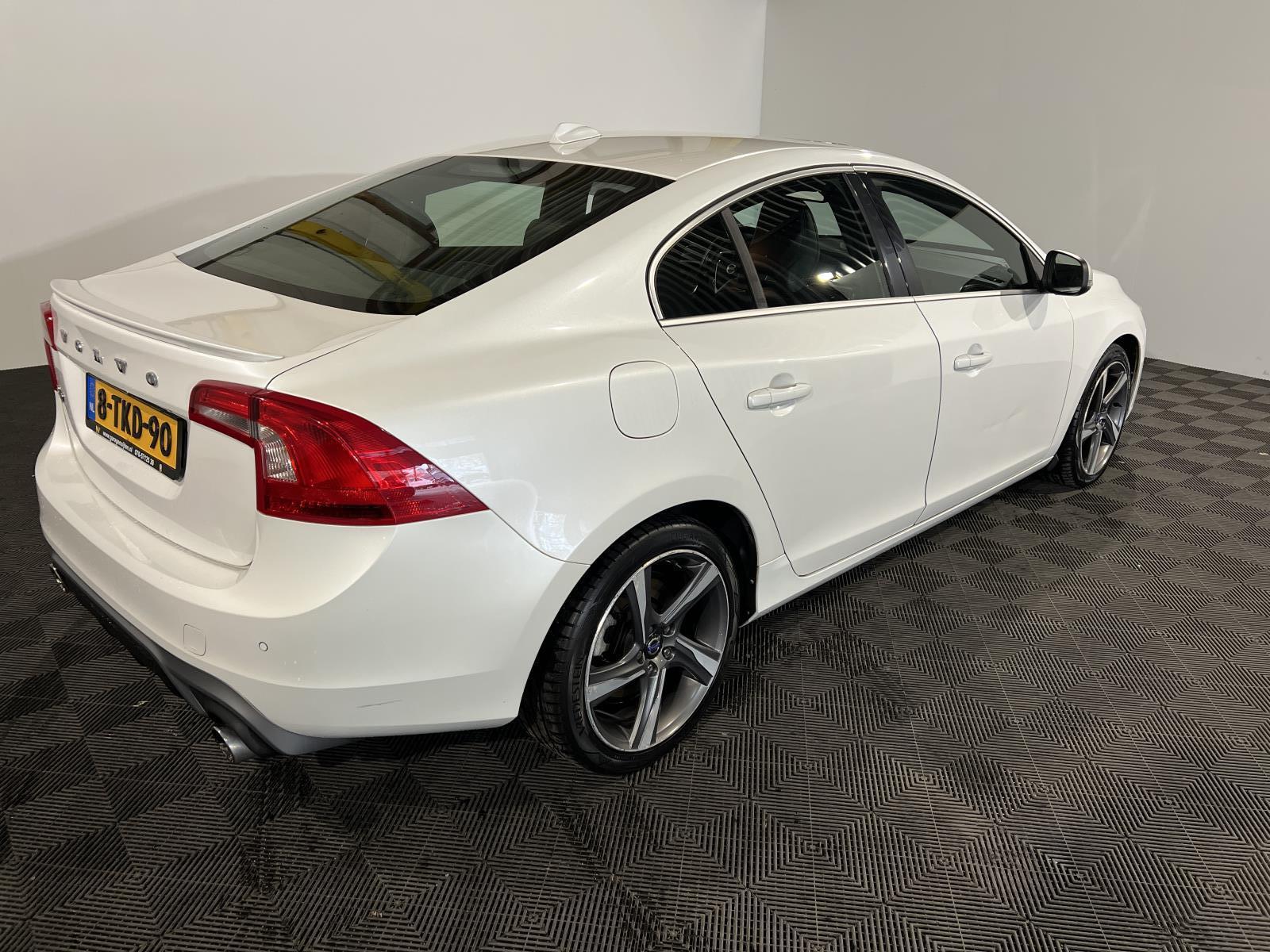 Volvo | S60 | 1.6 D2 R-Design | 2014 | 216.844 km | 8TKD90 | Logisch