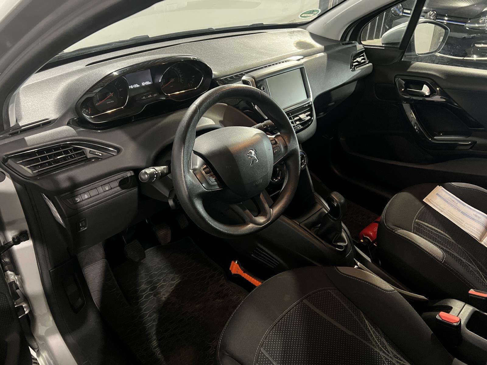 Peugeot | 208 | 1.2 VTi Allure | 2015 | 146,433 km | JV227N | No rating
