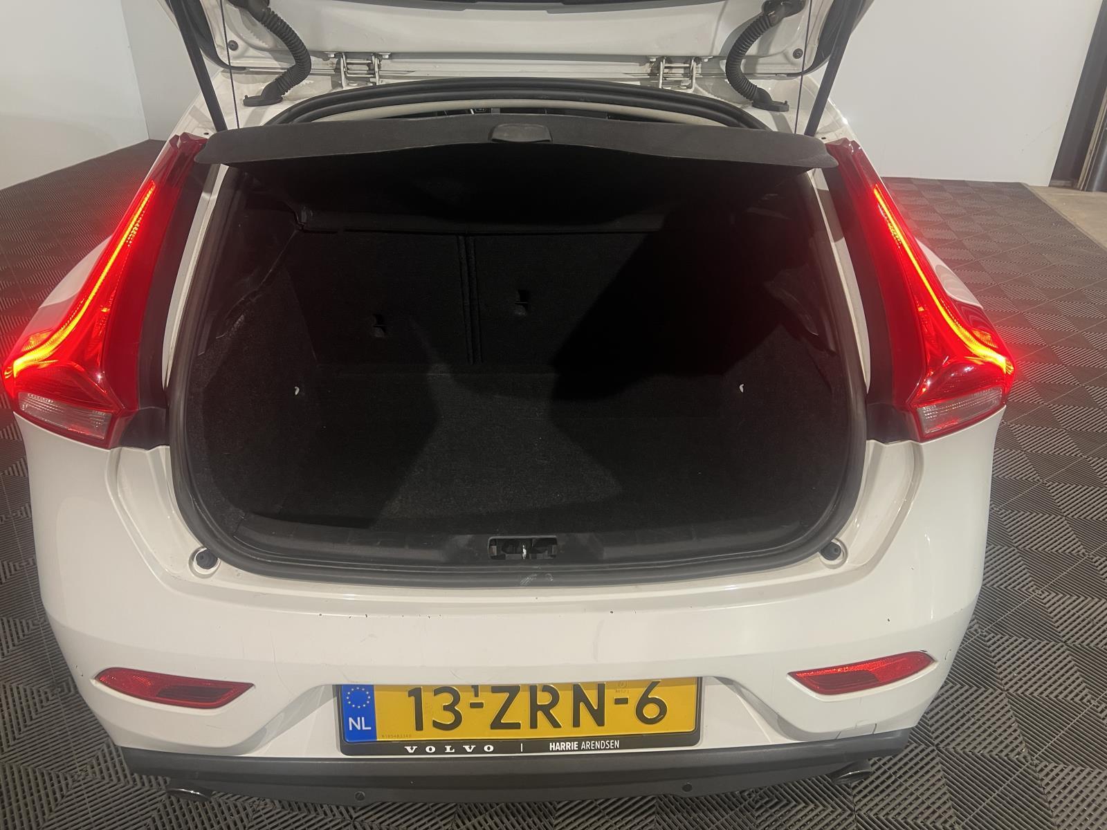 Volvo | V40 | 1.6 T3 Momentum | 2013 | 311,657 km | 13ZRN6 | Logical