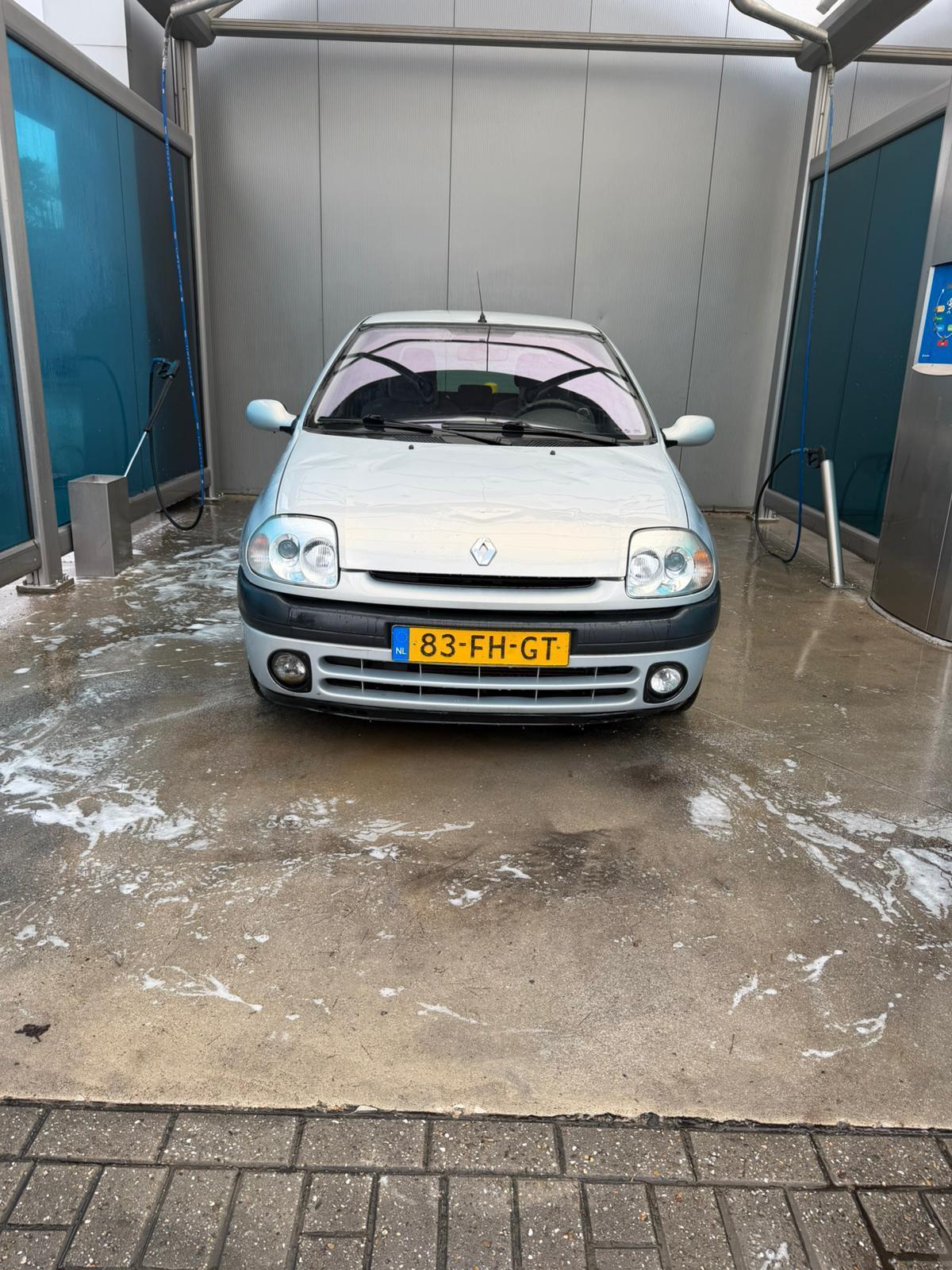 Renault | Clio | 1.6 RXE | 2000 | 314.568 km | 83FHGT | Logisch