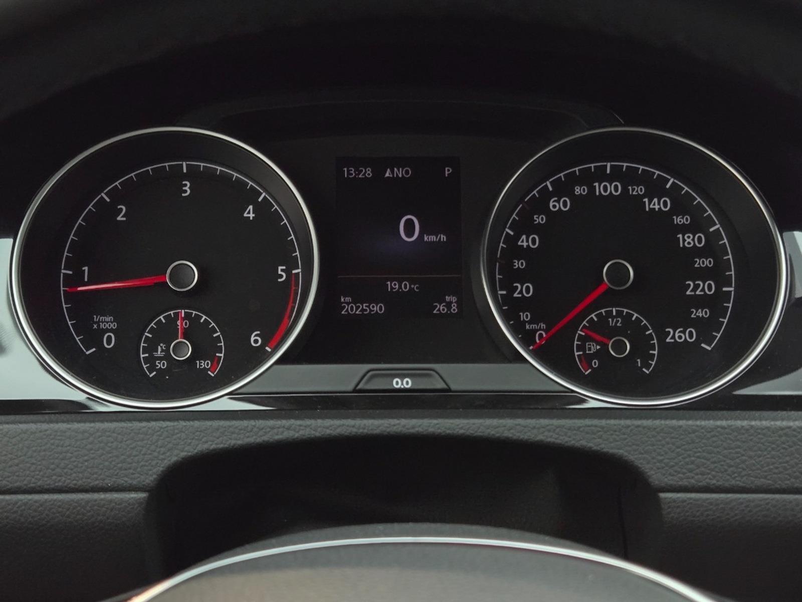 Volkswagen Golf 1.6 TDI Highline | 2014 | 202,590 km | Automatic | 9XNR83 | NAP: Makes sense