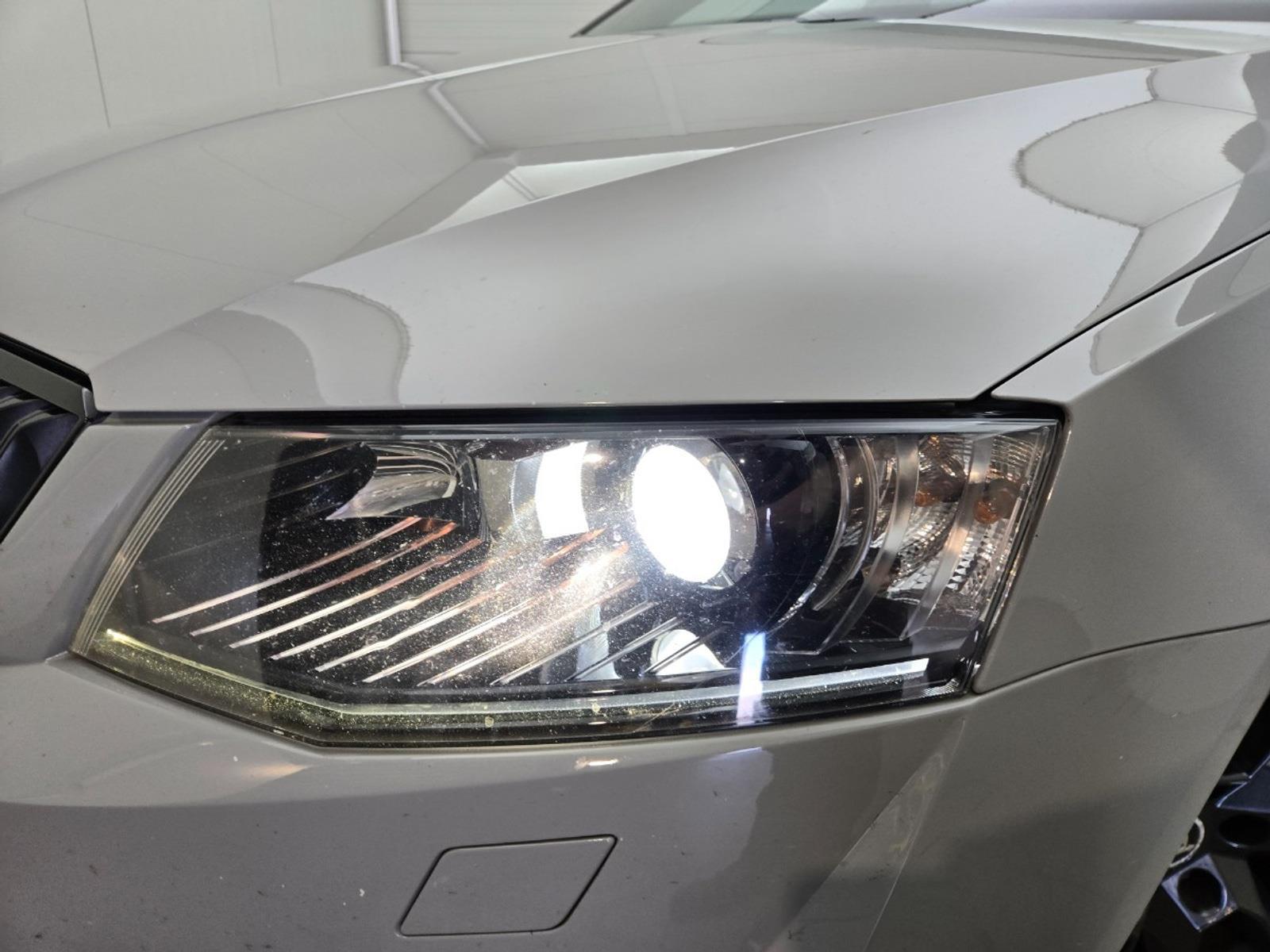 Skoda Octavia Combi 2.0 TSI RS 230 Business Stationwagen | 2016 | 206.139 km | Automaat | X330DT | NAP: Geen oordeel