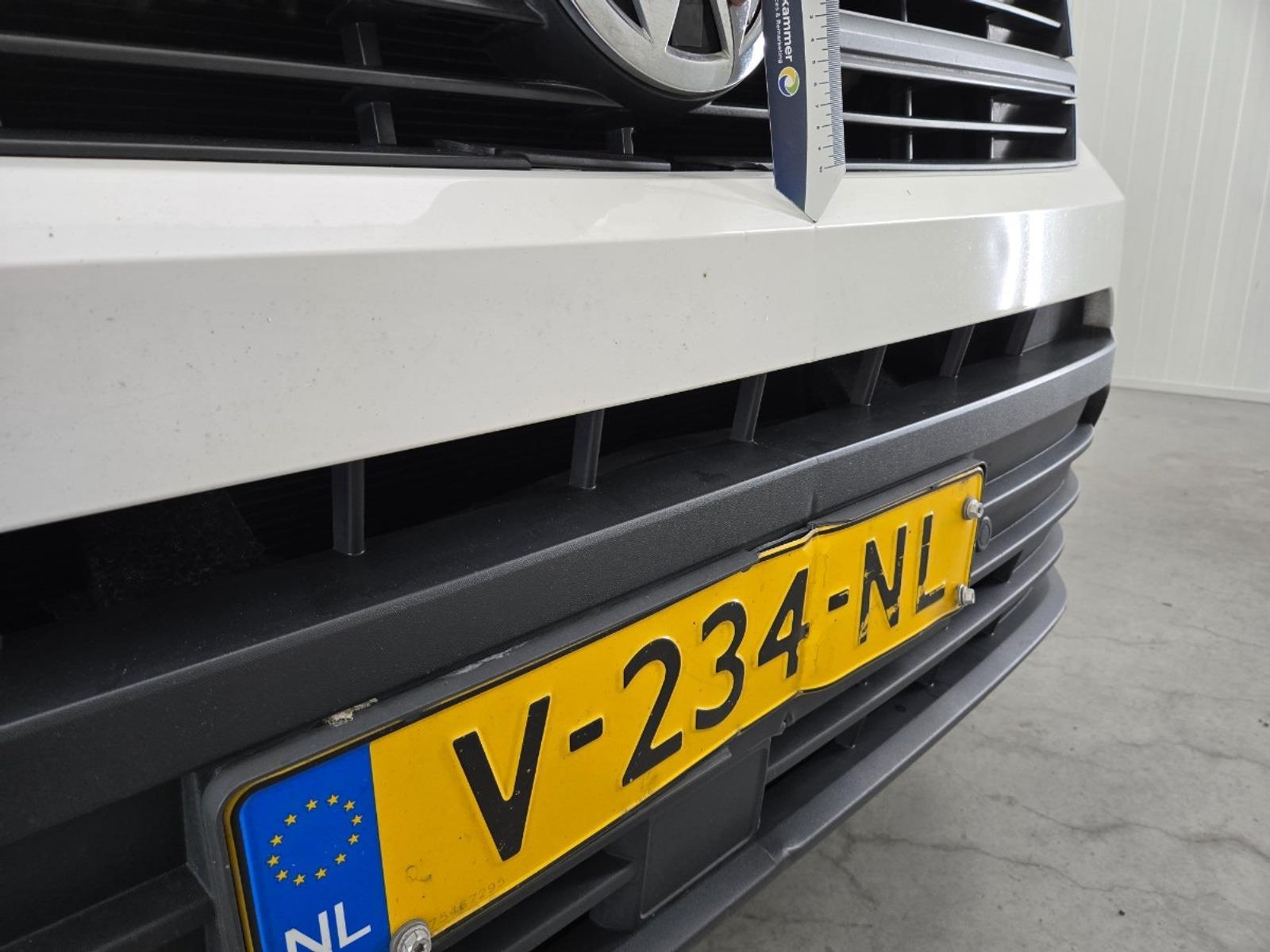 Volkswagen Crafter 35 2.0 TDI L3H3 EL Highline | 2018 | 217.427 km | V234NL | NAP: Logisch