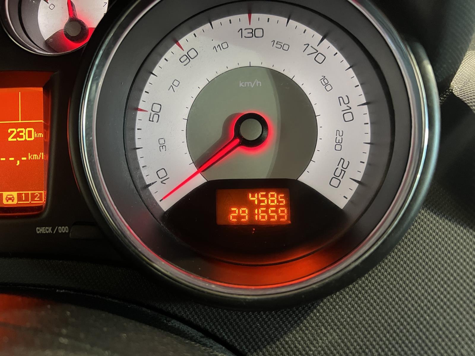 Peugeot | 308 | 1.6 VTi Style | 2013 | 291,659 km | 8XLG93 | No rating