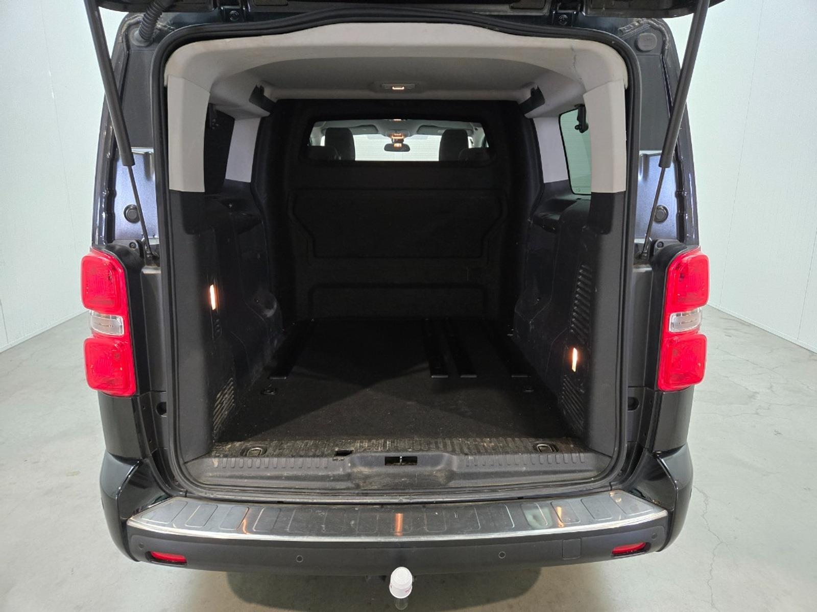 Toyota PROACE Worker 2.0 D-4D Dynamic Long DC Verso | 2023 | 112.033 km | Automaat | VTP80L | NAP: Logisch
