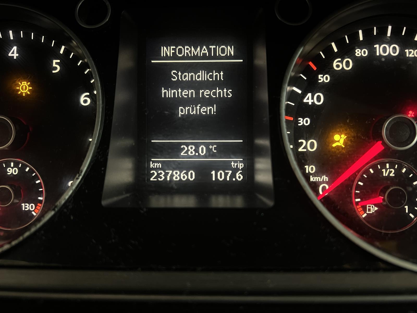 Volkswagen | Passat | 1.4 TSI Highline BlueMotion | 2011 | 237,860 km | L696LS | No rating