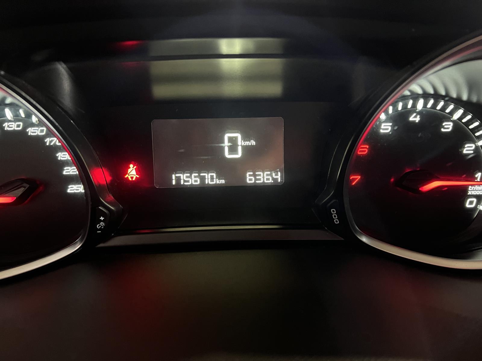 Peugeot | 308 SW | 1.2 PureTech Blue Lease Executive | 2017 | 175.669 km | NB507Z | Logisch