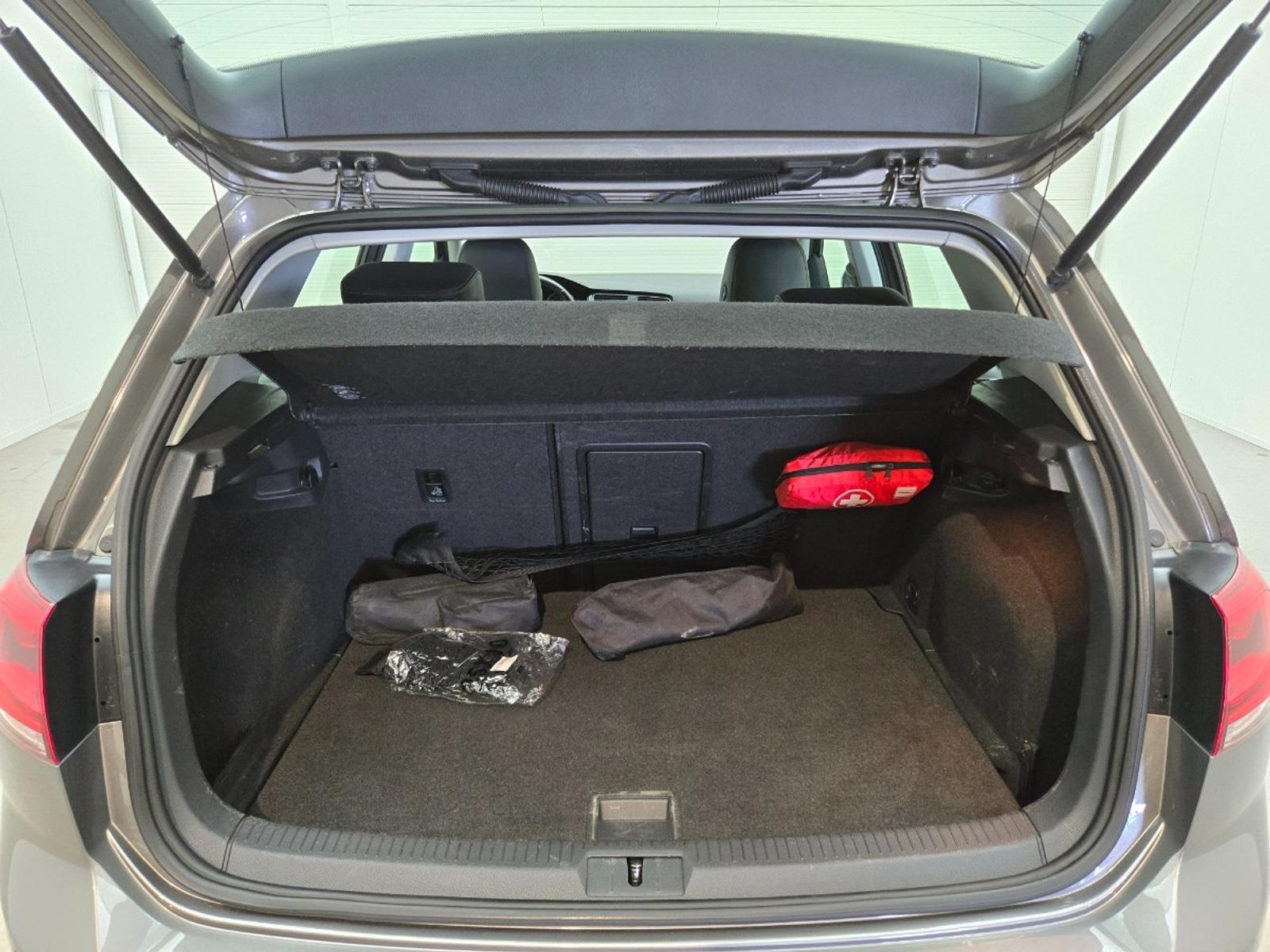 Volkswagen Golf 1.6 TDI Highline | 2014 | 202,590 km | Automatic | 9XNR83 | NAP: Makes sense
