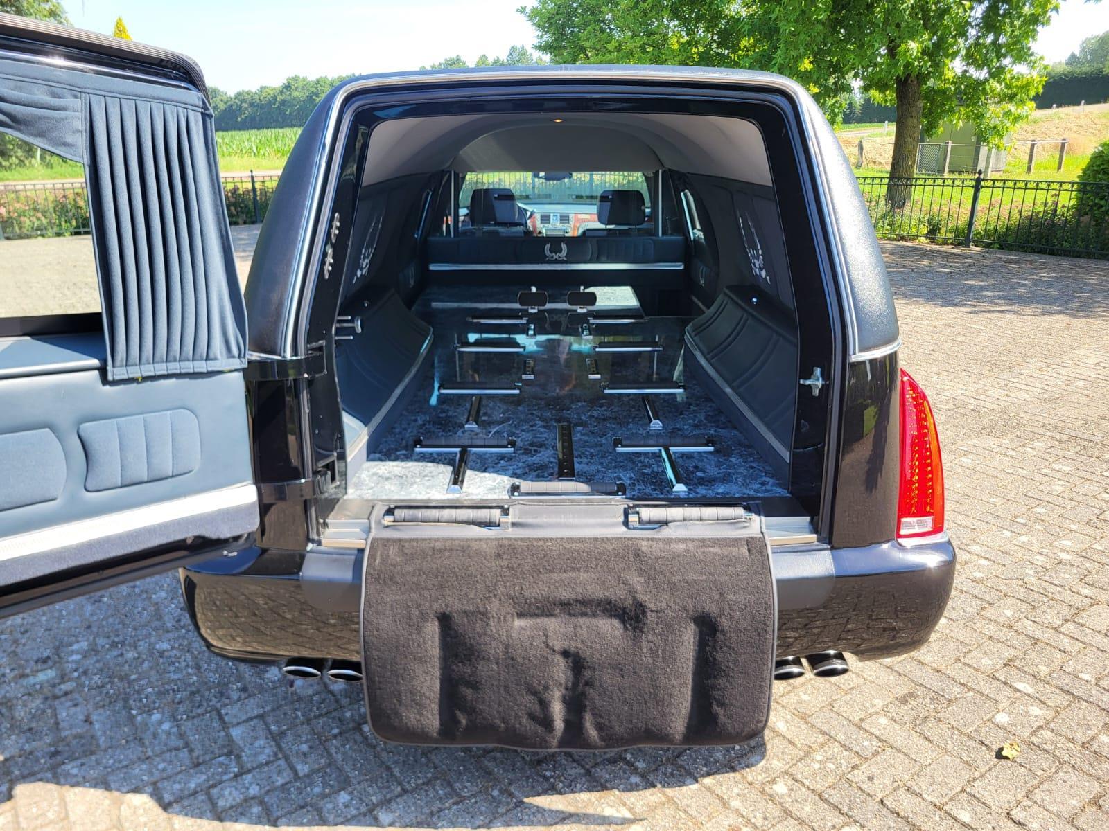 Cadillac | CADILLAC DEVILLE V8 Funeral Car | 2006 | 287,268 km | 32PGP6 | No rating