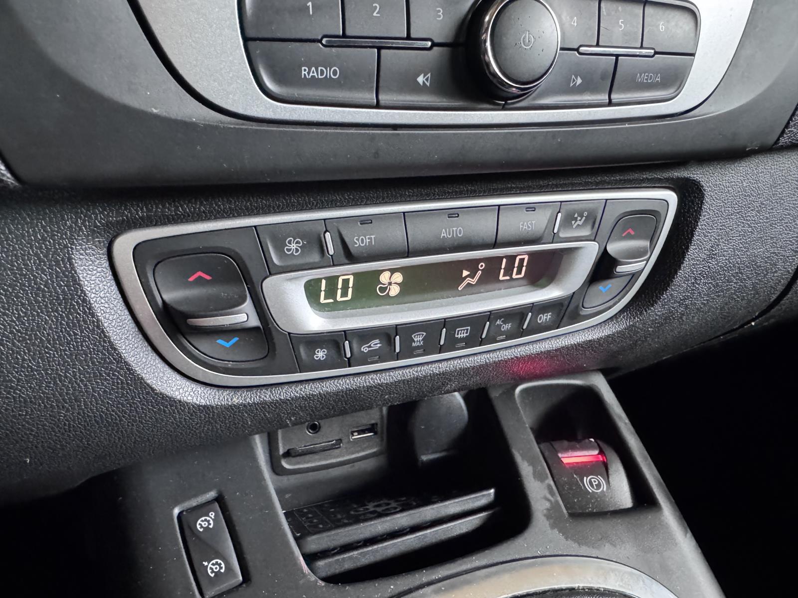 Renault | Scénic | 1.2 TCe R-Cinéma | 2014 | 232.300 km | 2XGZ18 | Logisch