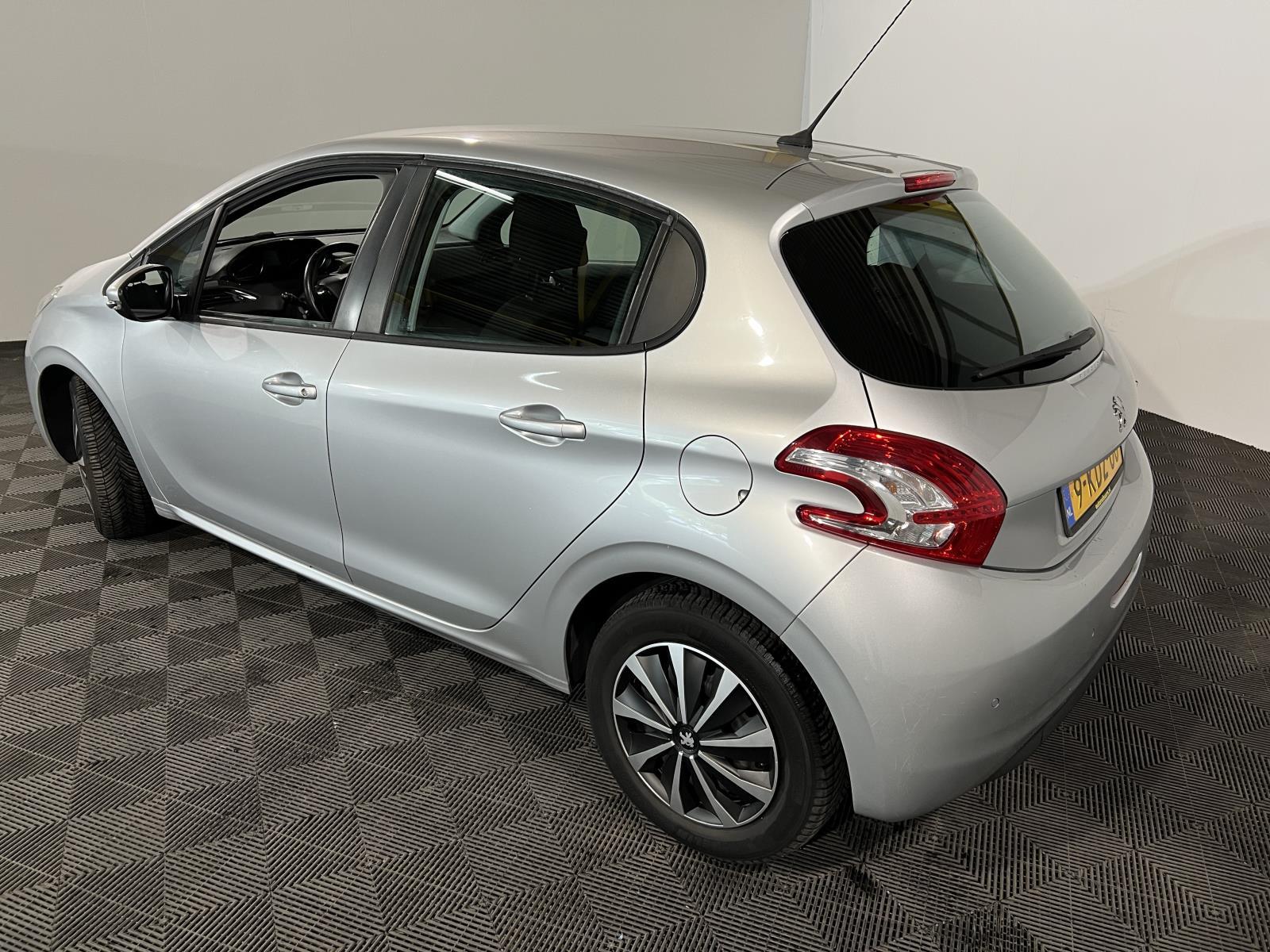 Peugeot | 208 | 1.2 VTi Envy | 2013 | 112.888 km | 9KDZ00 | Logisch