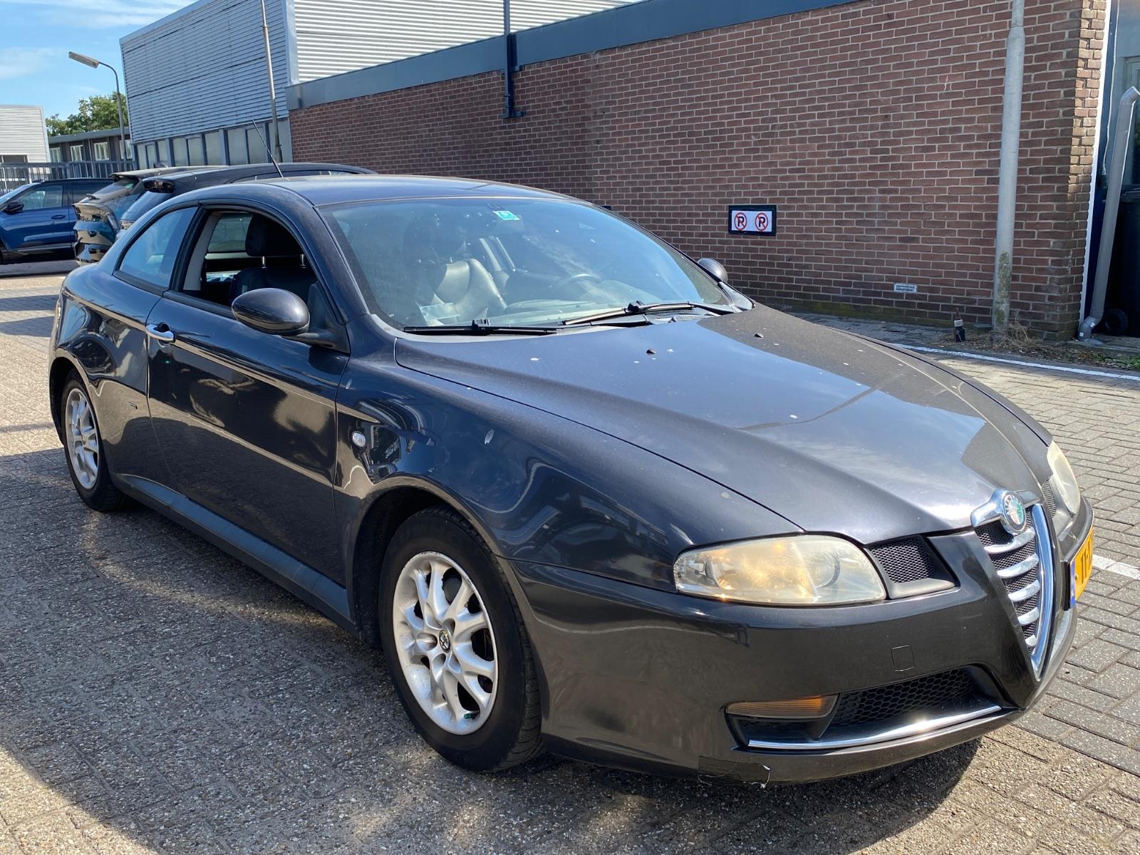 Alfa Romeo GT 2.0 JTS Distinctive | 2007 | 229,931 km | 11XZTZ | NAP: Makes sense