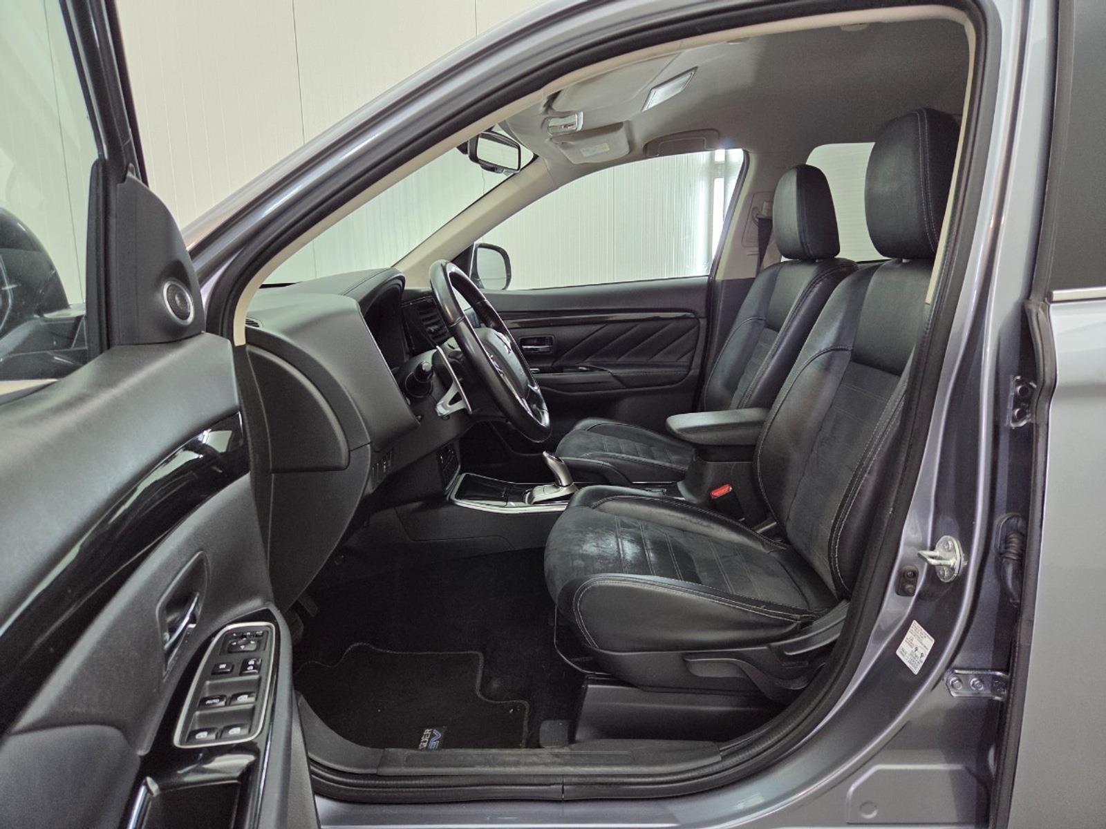 Mitsubishi Outlander 2.0 PHEV Executive Edition | 2015 | 423,443 km | Automatic | HS244V | NAP: Reasonable