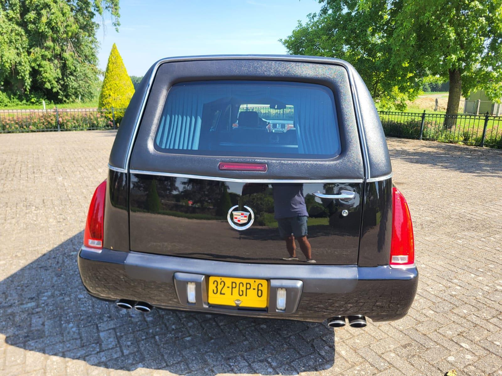Cadillac | CADILLAC DEVILLE V8 Funeral Car | 2006 | 287,268 km | 32PGP6 | No rating