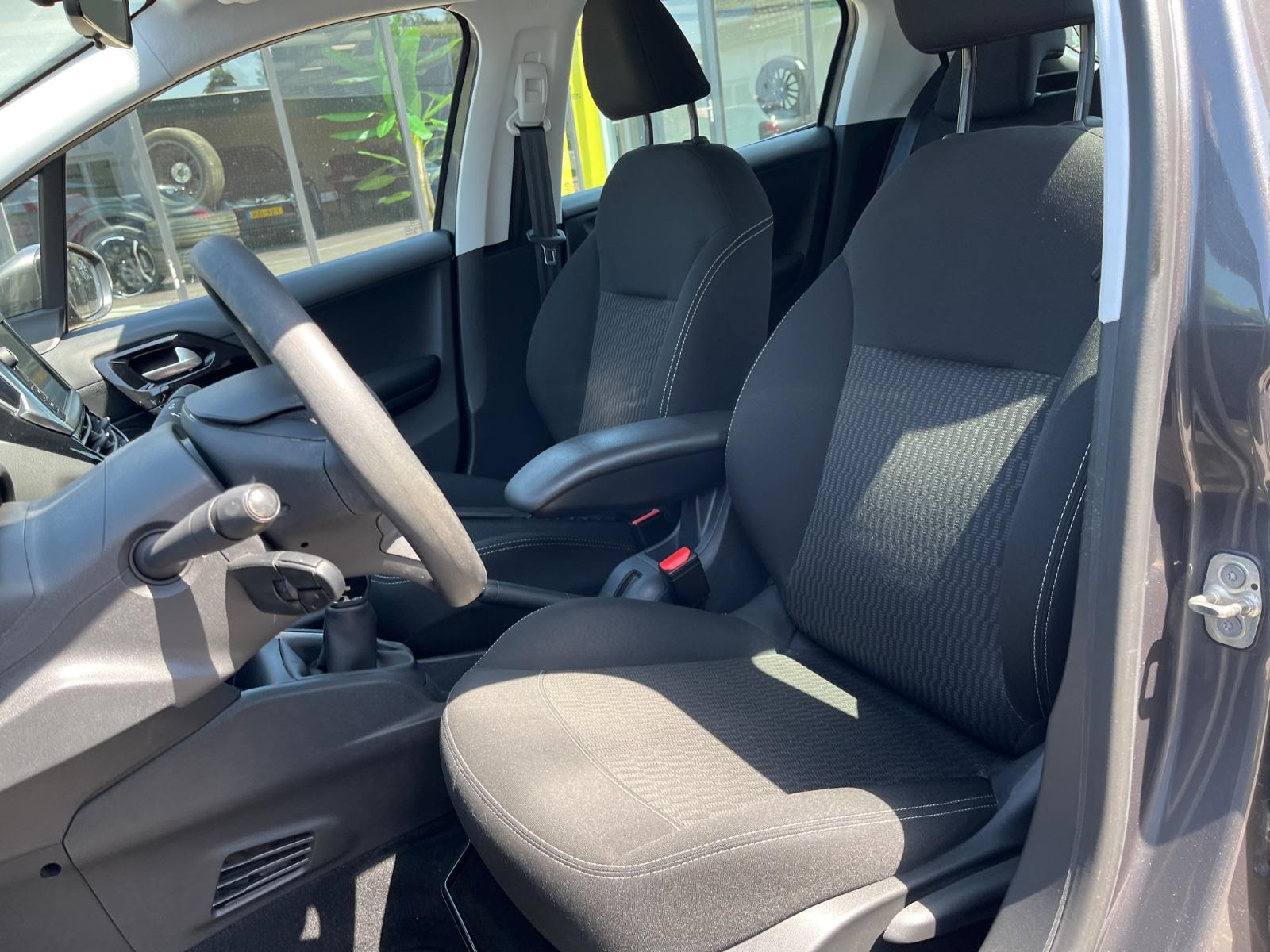 Peugeot 208 1.2 PureTech Blue Lion | 2017 | 80,157 km | RH680X | NAP: Makes sense