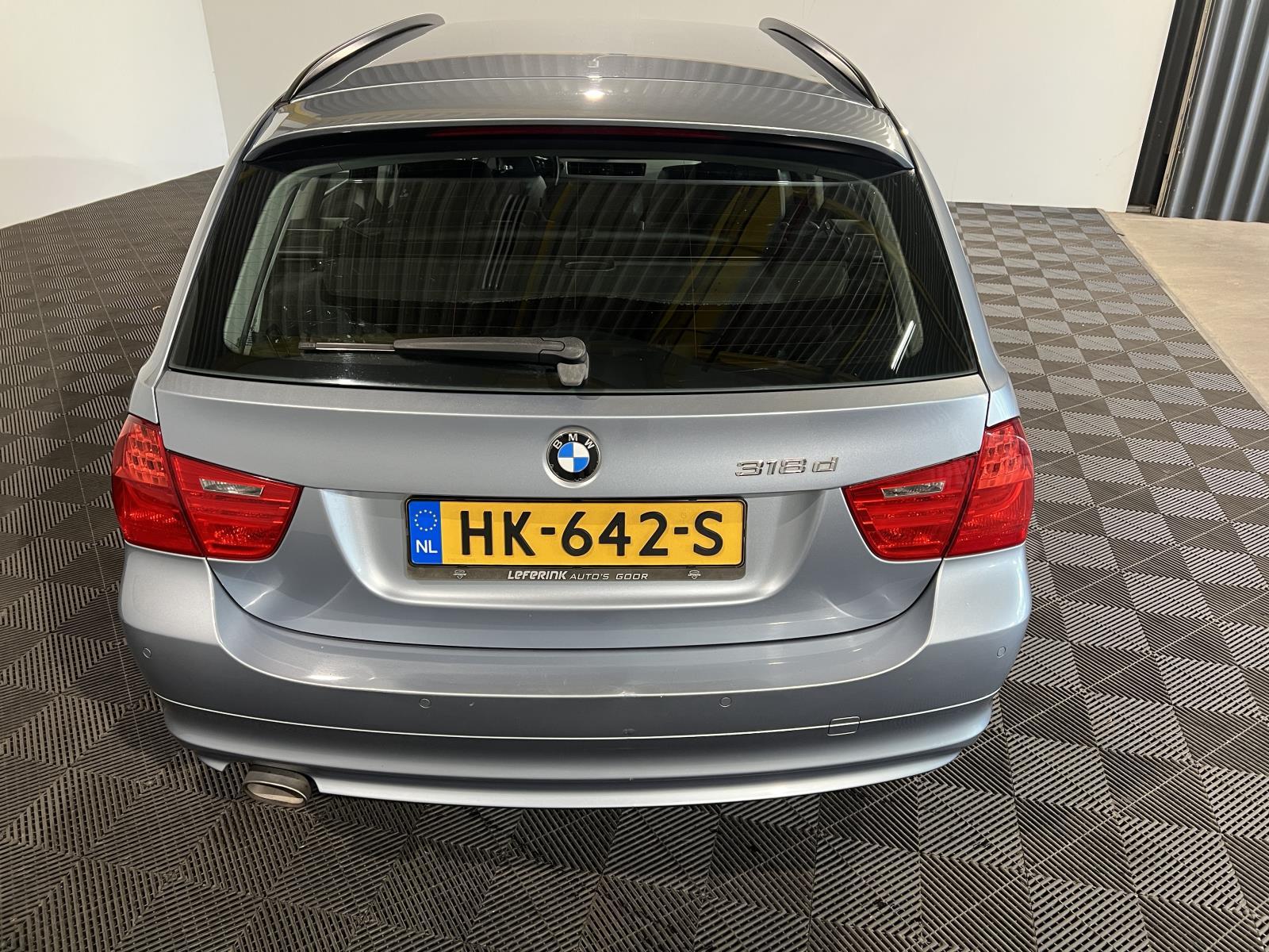 BMW | 3-serie Touring | 318d Corporate Lease High Executive | 2010 | 364.187 km | HK642S | Geen oordeel