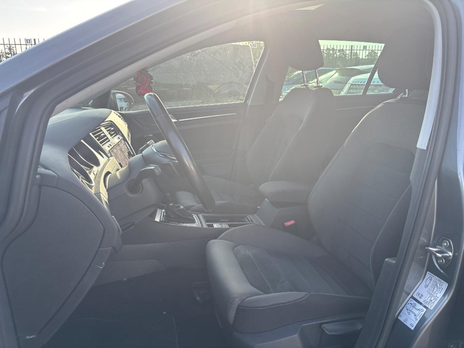 Volkswagen Golf 1.4 TSI Highline Business R | 2017 | 18.750 km | Automaat | X153FD | NAP: Geen oordeel