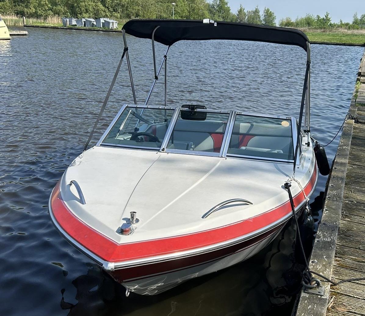 Conquest 3.0 L Mercruiser Inboard Speedboat | 1990 | 5-pers. | Incl. Trailer
