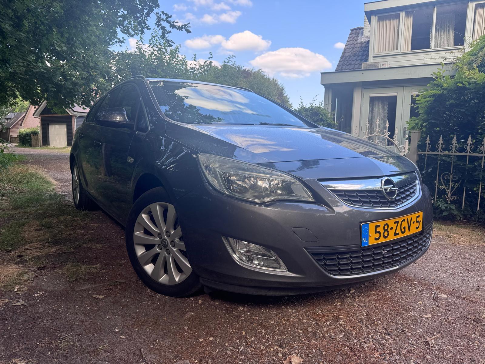 Opel Astra Sports Tourer 1.4 Turbo Cosmo | 2012 | 268,554 km | 58ZGV5 | NAP: Makes sense