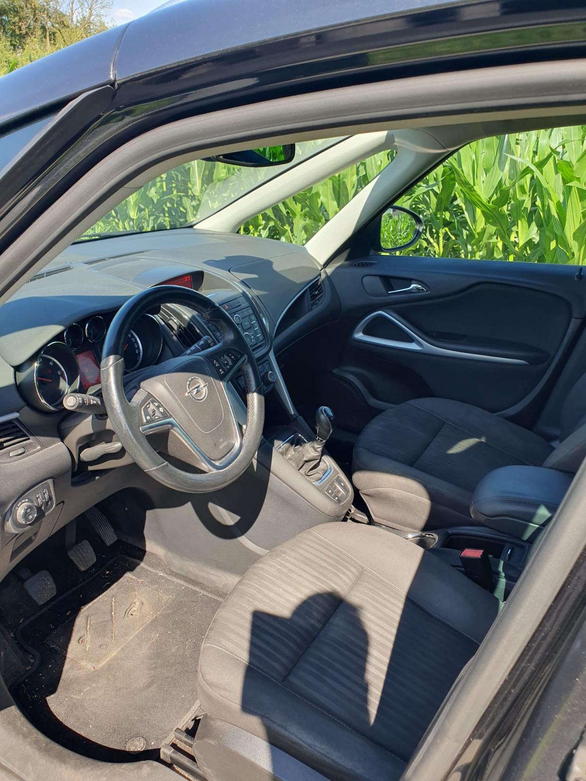 Opel | Zafira Tourer | 2.0 CDTI Business Edition 7p. | 2012 | 324.625 km | NT053L | Geen oordeel