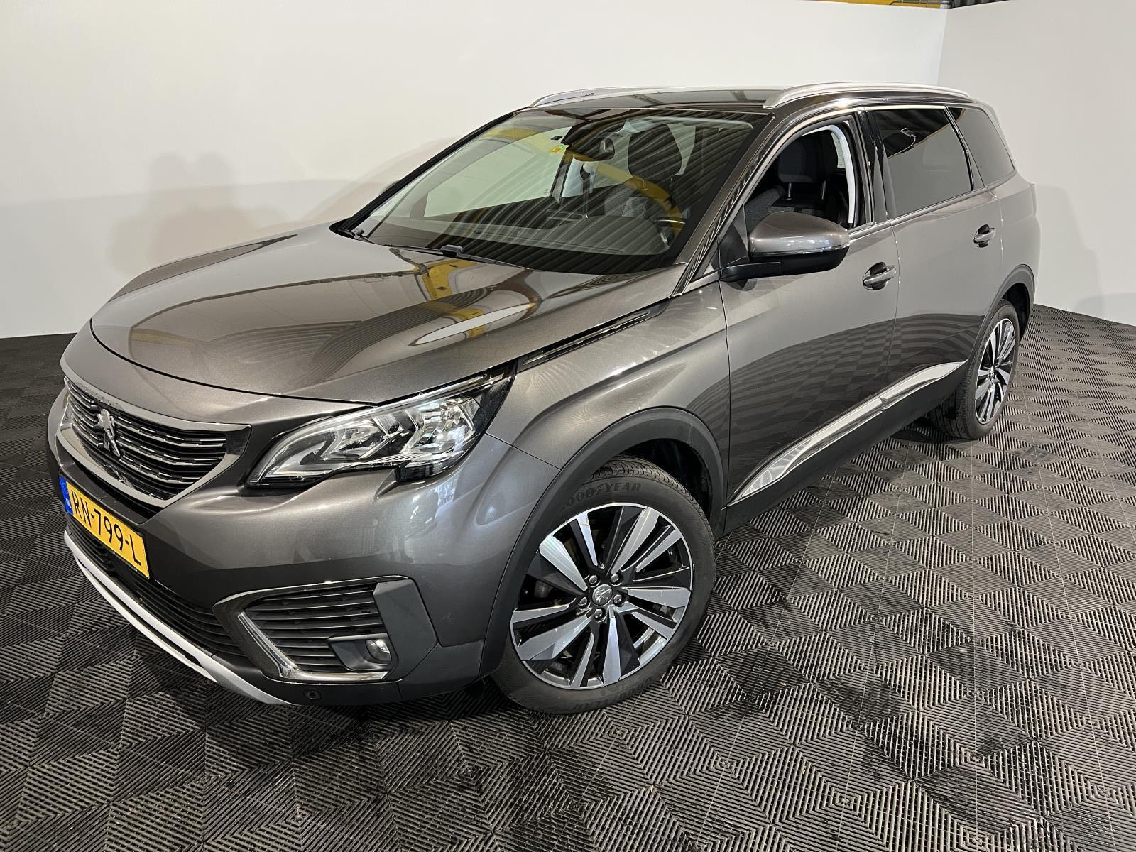 Peugeot | 5008 | 1.2 PureTech Blue Lease Premium | 2018 | 198.803 km | RN799L | Logisch
