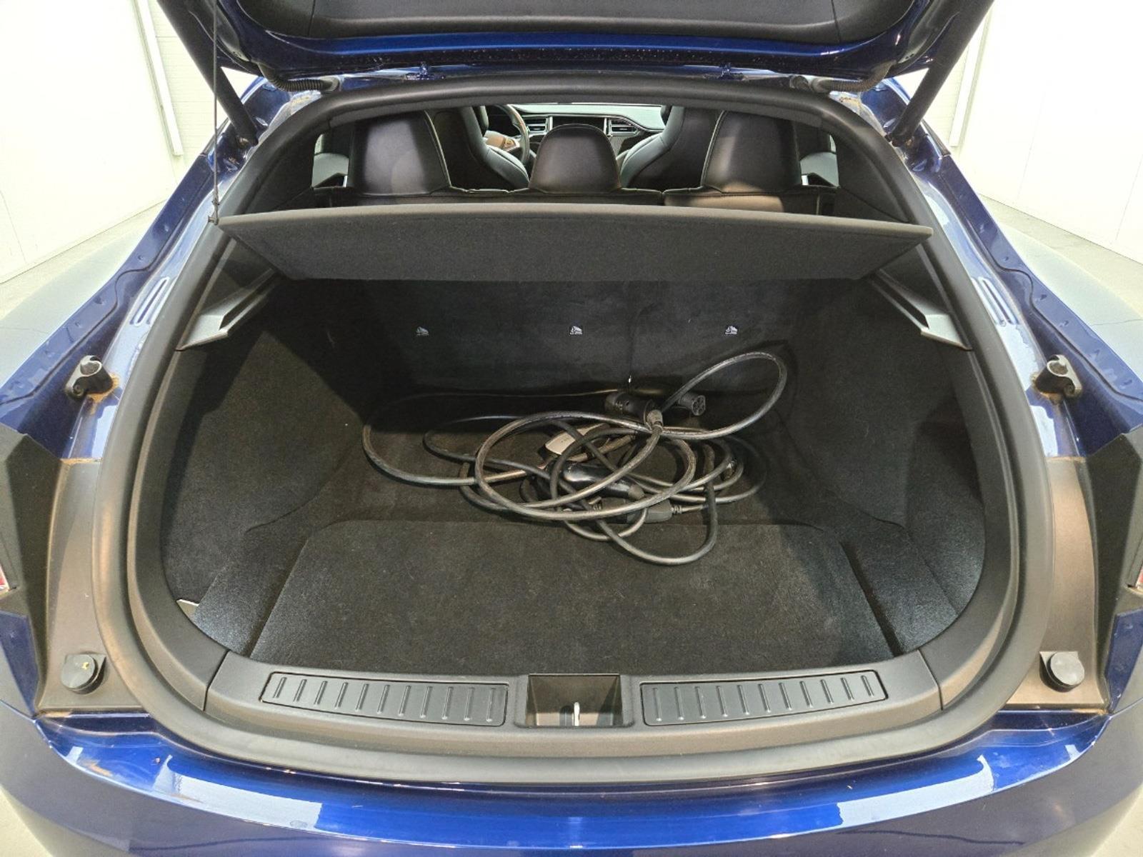 Tesla Model S 75D Base | 2017 | 152,011 km | Automatic | RG038L | NAP: Makes sense